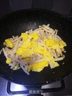 Make Seafood mushroom fried eggs step 6