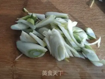Make Onion fried eggs step 2
