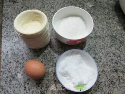 Make Eggs and coconuts step 0