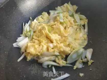 Make Onion fried eggs step 4