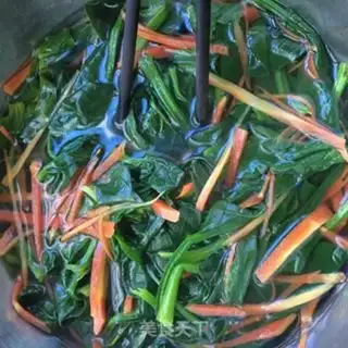 Make A spinach mix fan step 4