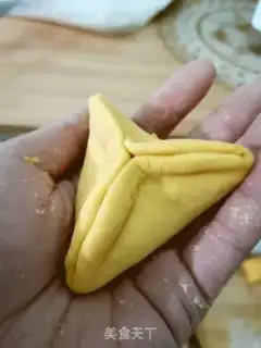 Make Pumpkin Sugar Triangle step 9