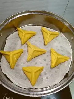 Make Pumpkin Sugar Triangle step 11