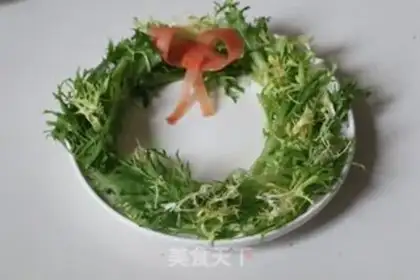 Make Christmas ring salad step 2