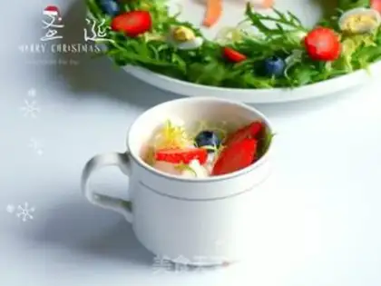 Make Christmas ring salad step 4