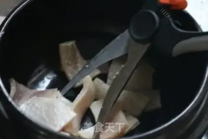 Make The gravy radish soup step 2