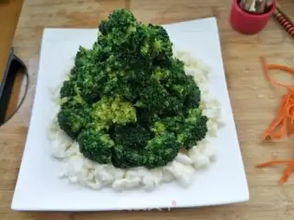 Make The West Blue Flower Christmas tree step 6