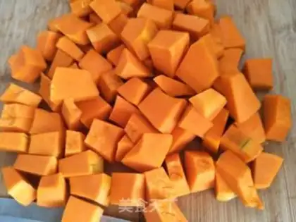 Make Pumpkin round soup step 1
