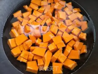 Make Pumpkin round soup step 4