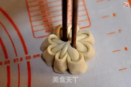Make "Blossom of flowers." step 7