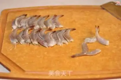 Make A garlic fan with a shrimp back step 0