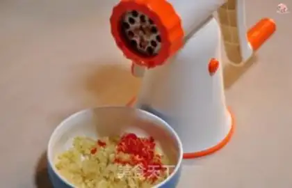 Make A garlic fan with a shrimp back step 3
