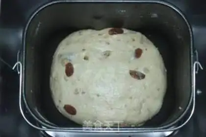 Make walnut raisin toast step 3