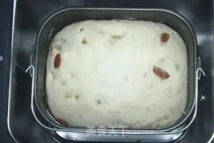 Make walnut raisin toast step 4