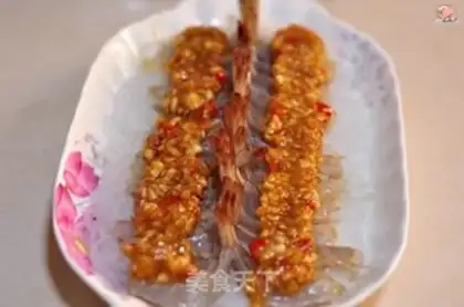 Make A garlic fan with a shrimp back step 5
