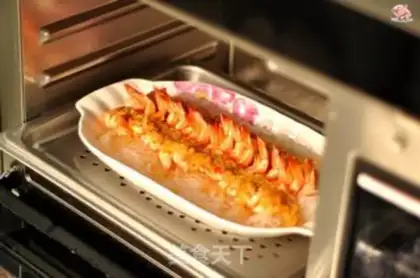 Make A garlic fan with a shrimp back step 7