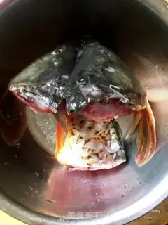 Make Fish-head tofu soup step 1