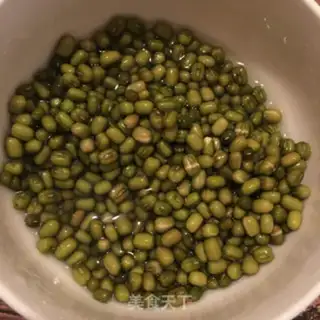 Make Tasty green bean milk step 0