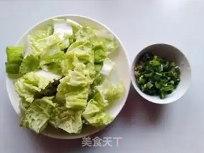 Make Shrimp sauce and cabbage step 1