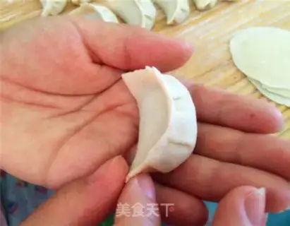 Make Pork, garlic, yellow-eared dumplings step 9