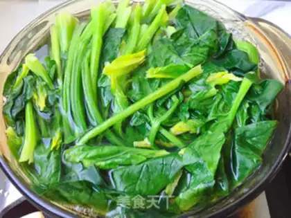 Make Spinach fried golden mushrooms step 2