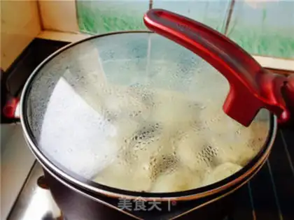 Make Pork, garlic, yellow-eared dumplings step 11