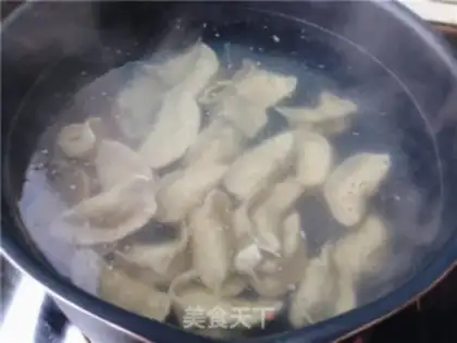 Make Pork, garlic, yellow-eared dumplings step 12