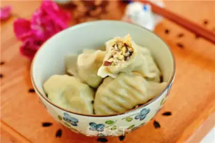 Make Pork, garlic, yellow-eared dumplings step 13