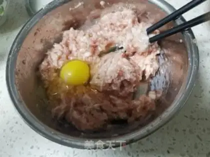 Make The traditional pork sauerkraut step 2