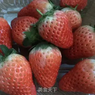 Make Strawberry Snowman step 0