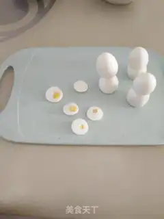 Make Egg-size Christmas snowman step 1