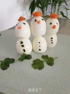 Make Egg-size Christmas snowman step 4