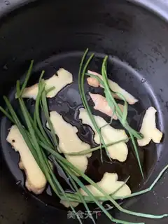 Make Piggy-footed corn soup step 1