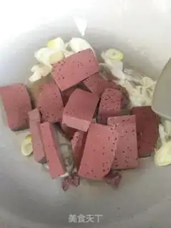 Make Spinach fried pig blood step 4