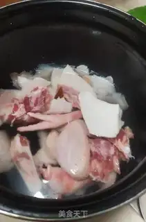 Make Chicken pork coconut soup step 2