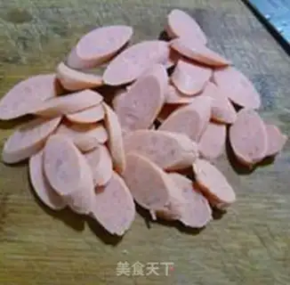 Make Scrambled ham and sausage fried cake step 4
