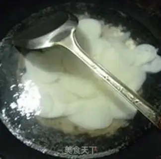 Make Scrambled ham and sausage fried cake step 5