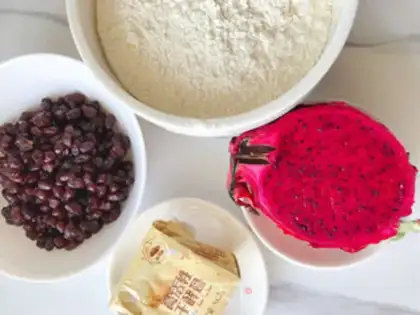 Make A flamingo red bean pie step 0