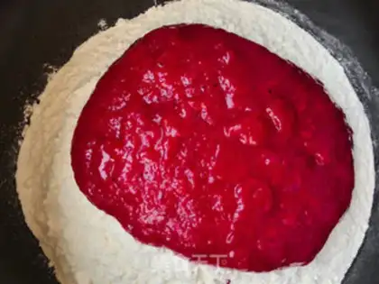 Make A flamingo red bean pie step 2