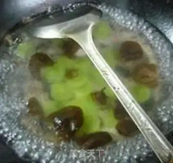 Make Blackwood, egg and flower soup step 4