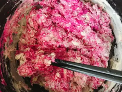 Make A flamingo red bean pie step 3