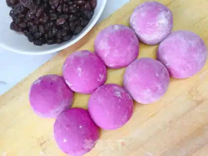 Make A flamingo red bean pie step 8