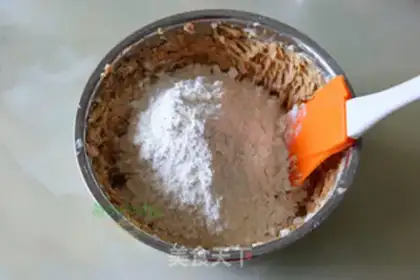 Make Christmas gingercake step 5