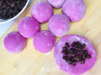 Make A flamingo red bean pie step 10