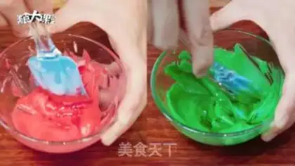 Make Christmas gingerbread house step 11