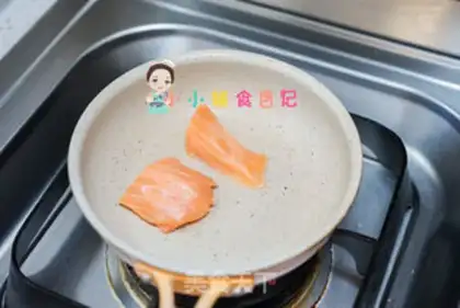 Make Fried salmon step 1