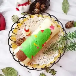 Make Christmas cake roll step 19