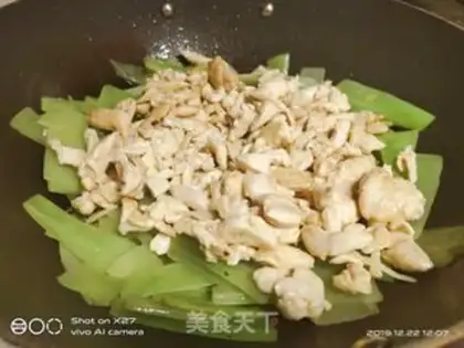 Make Chicken chest fried meat step 3