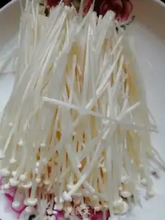 Make Gold needle, fat cow soup step 0