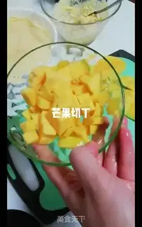 Make The durian mango cake step 10